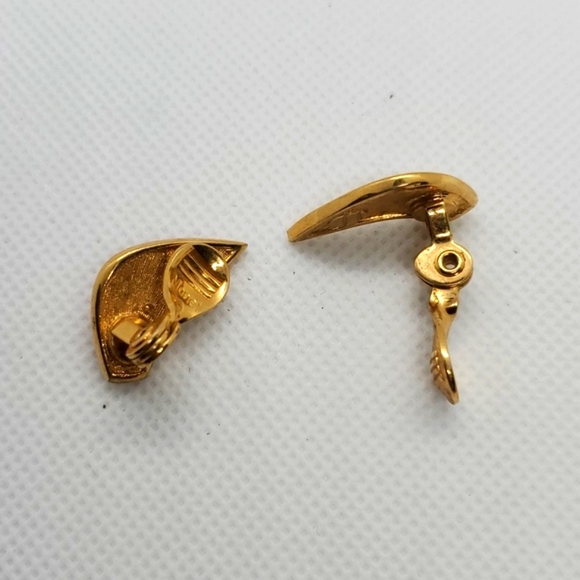 Vintage Monet Red Enamel Clip-on Earrings - Picture 2 of 4